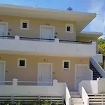 Nikolas Apartments